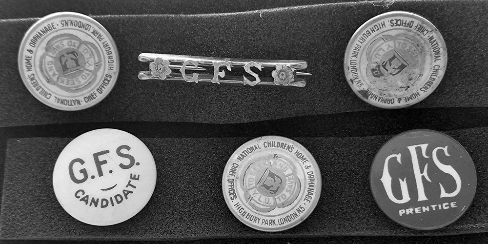 Five round and one rectangular badge. One says GFS candidate and another GFS prentice.